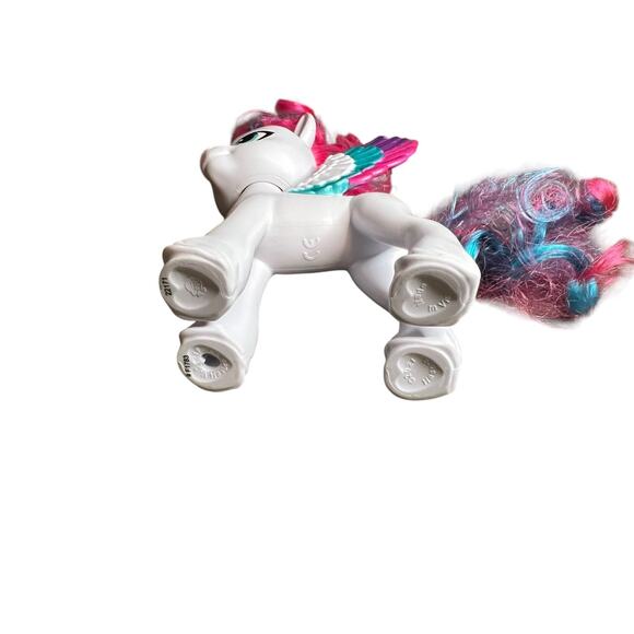 Hasbro Multicolor Rainbow My Little Pony Shining Adventures Zipp Storm Figure 6" - Picture 5 of 8